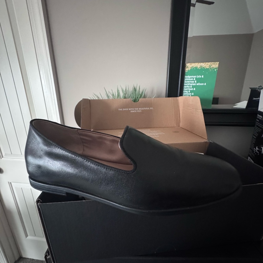 Naturalizer Women Effortless Black Leather Slip-On Loafers- 9.5- BNWT
